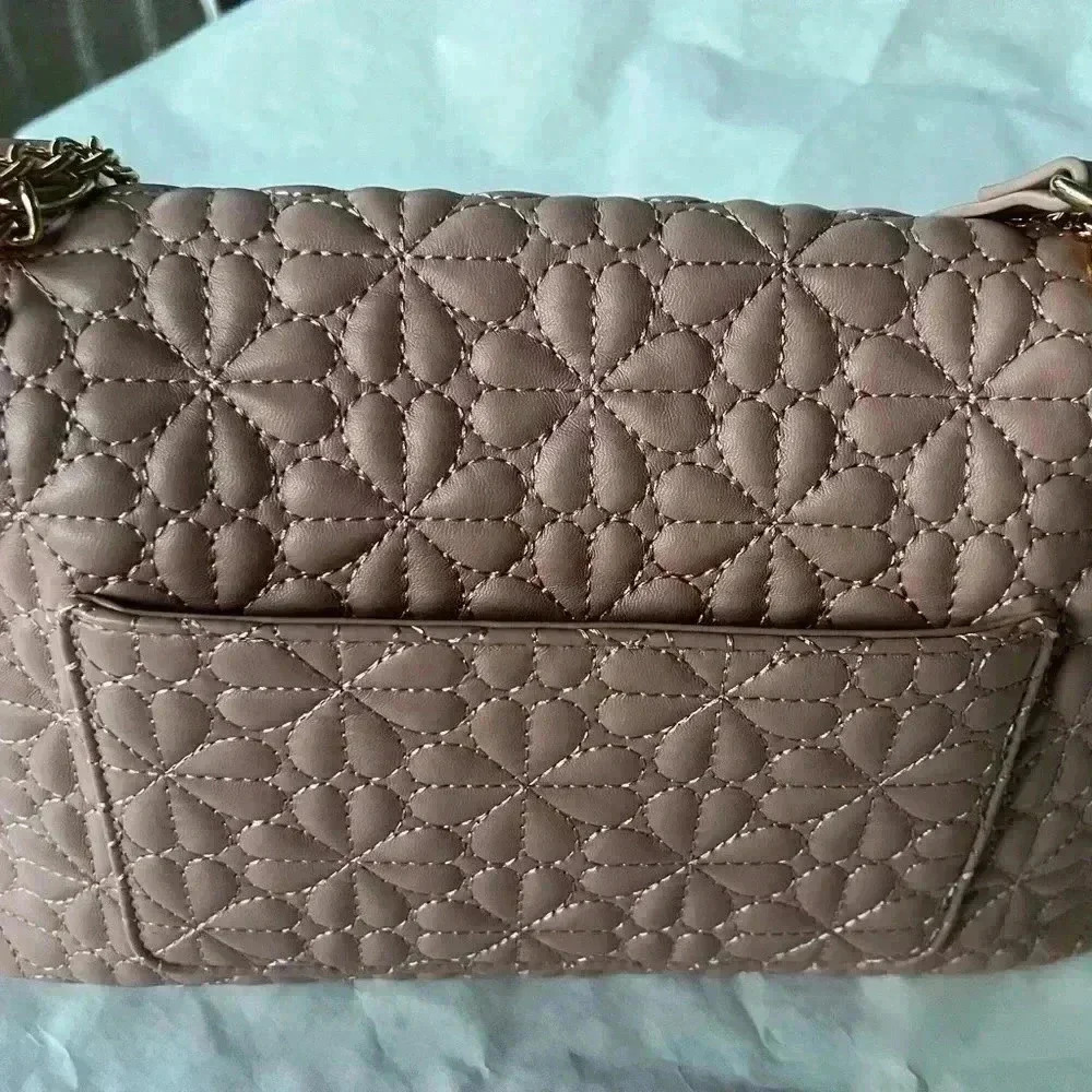 Bagamour Pink Crossbody Bag with gold chain - Picture 6 of 14